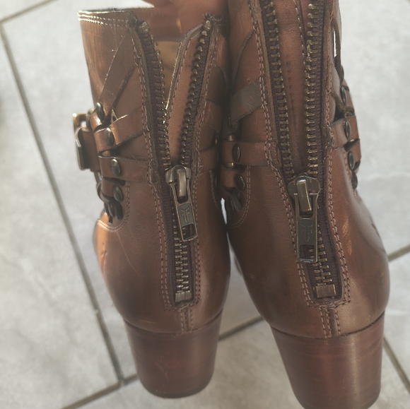 FRYE Zoe Ring Cognac Brown Leather Harness Boots Women's 7 - Picture 10 of 11